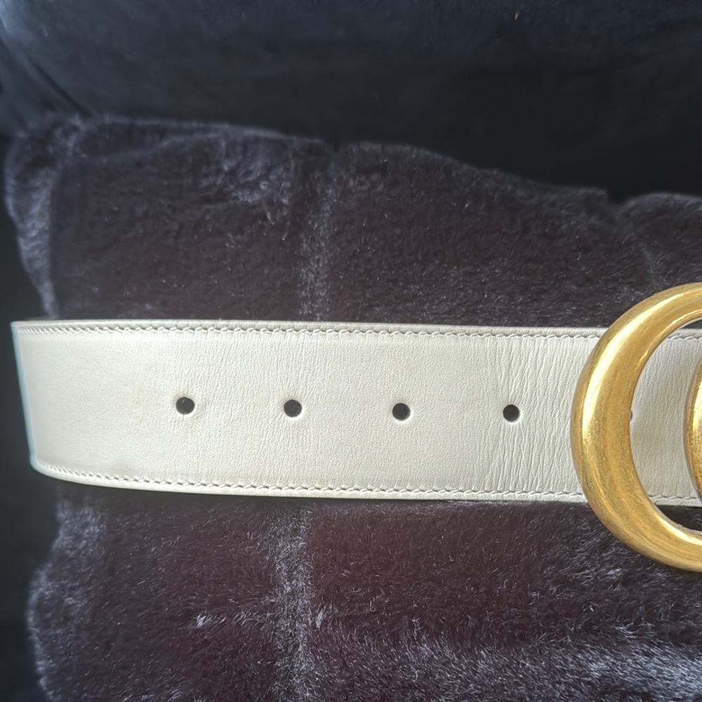 Gucci Cream Leather Belt with Gold Buckle. This belt is 🔥like new. - Picture 3 of 6